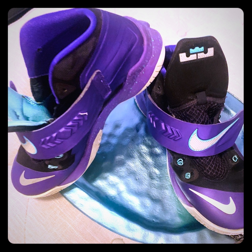 LeBron Soldier 7 / NIKE youth basketball shoes